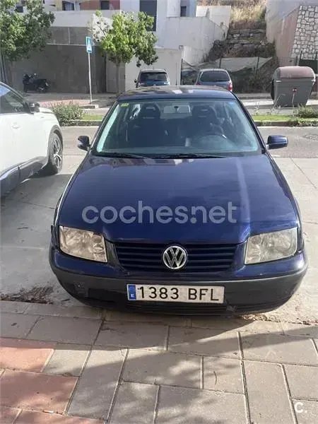 Usado VW Bora Conceptline 102 CV (75 kW) 2002 Azul Berlina