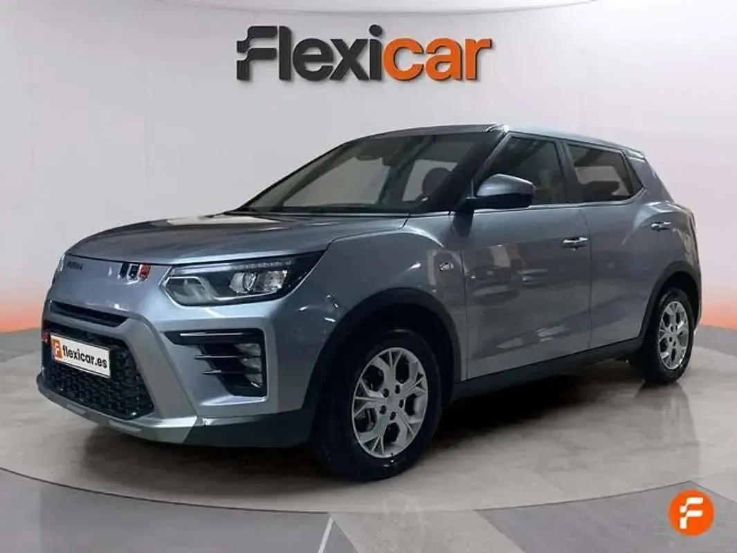 Usado SsangYong Tivoli 150 CV (110 kW) 2024 Gris SUV