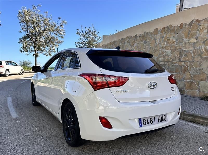 Usado Hyundai i30 90 CV (66 kW) 2012 Blanco Berlina
