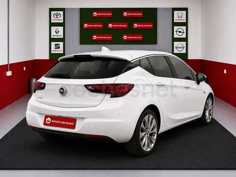 Usado Opel Astra Selective 110 CV (80 kW) 2018 Blanco Berlina