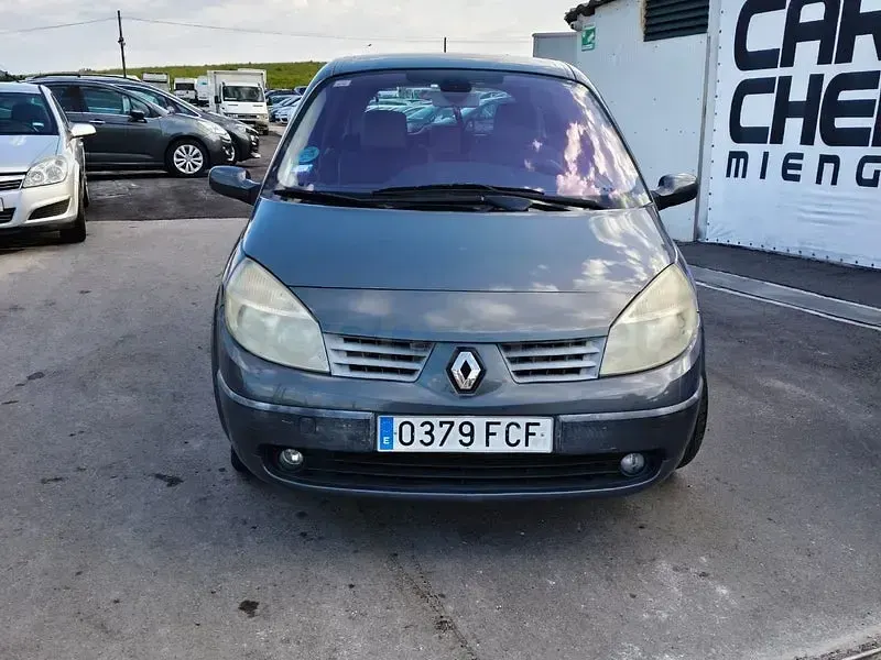 Usado Renault Grand Scénic II Dynamique 111 CV (81 kW) 2006 Gris / plata Monovolumen