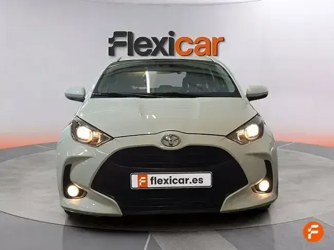Usado Toyota Yaris Advance 72 CV (52 kW) 2023 Blanco Utilitario