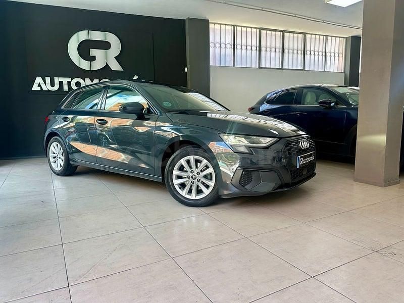 Usado Audi A3 110 CV (80 kW) 2021 Gris / plata Berlina