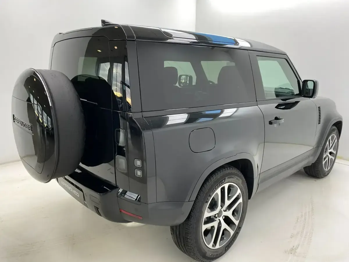 Usado Land Rover Defender S 250 CV (183 kW) 2025 Negro SUV