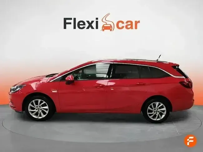 Usado Opel Astra Selective 110 CV (80 kW) 2019 Rojo Familiar