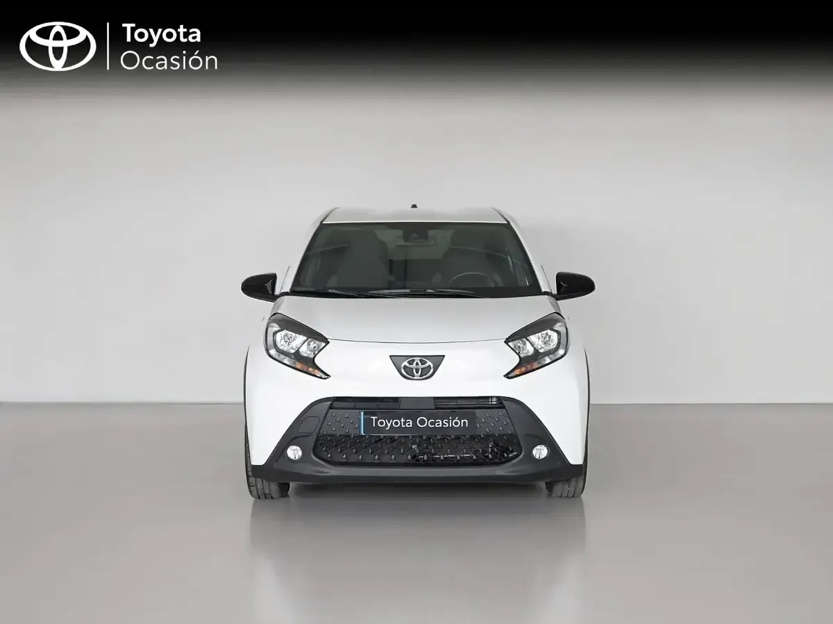 Usado Toyota Aygo X Play 72 CV (52 kW) 2024 Blanco SUV