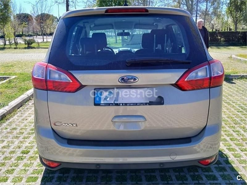 Usado Ford Grand C-Max Trend 120 CV (88 kW) 2016 Gris / plata Monovolumen