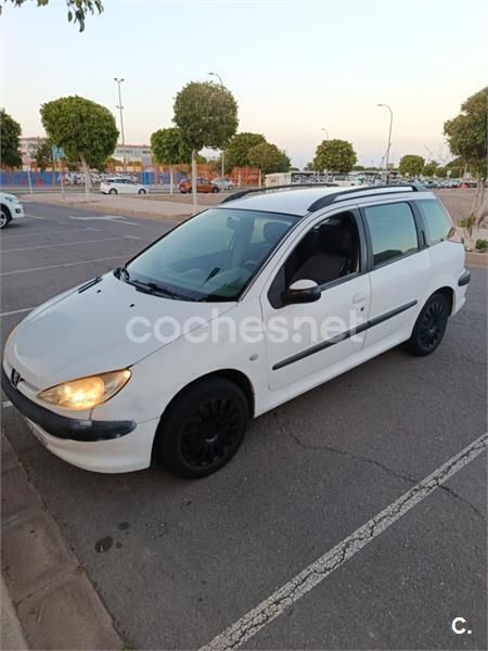 Blanco Usado 2004 Peugeot 206 Familiar | 1250 € (Buen precio) - Imagen 1/4