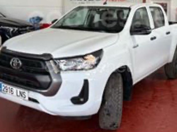 Blanco Usado 2021 Toyota HiLux Recogida | 28.990 € (Precio justo) - Imagen 1/4