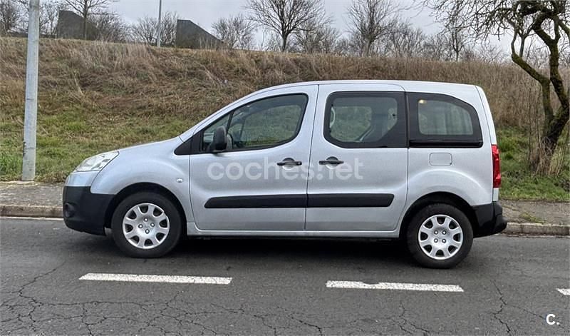 Gris / plata Usado 2011 Peugeot Partner Tepee Active Monovolumen | 5500 € (Precio justo) - Imagen 1/4