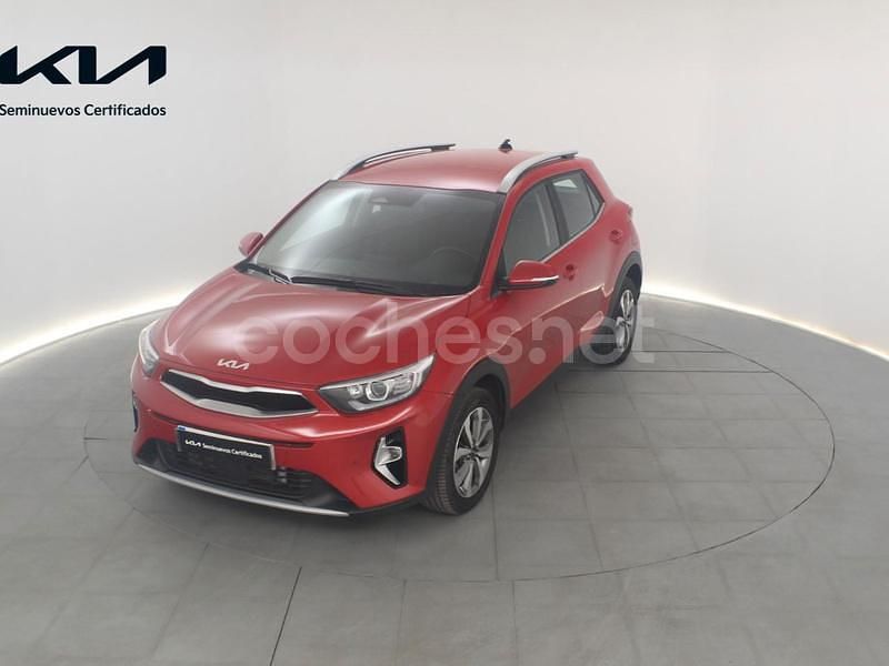 Granate Usado 2024 Kia Stonic SUV | 19.955 € (Precio justo) - Imagen 1/4