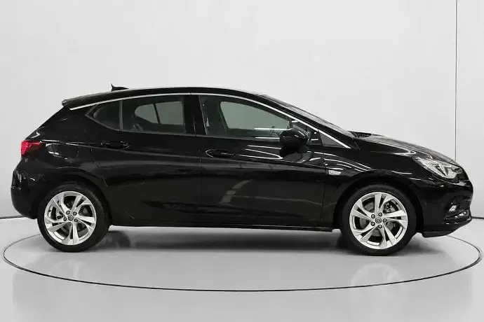 Usado Opel Astra Dynamic 136 CV (100 kW) 2017