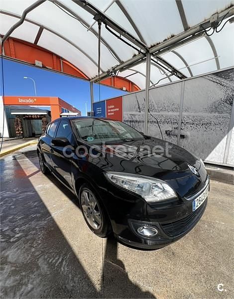 Usado Renault Mégane Dynamique 115 CV (84 kW) 2013 Negro Berlina