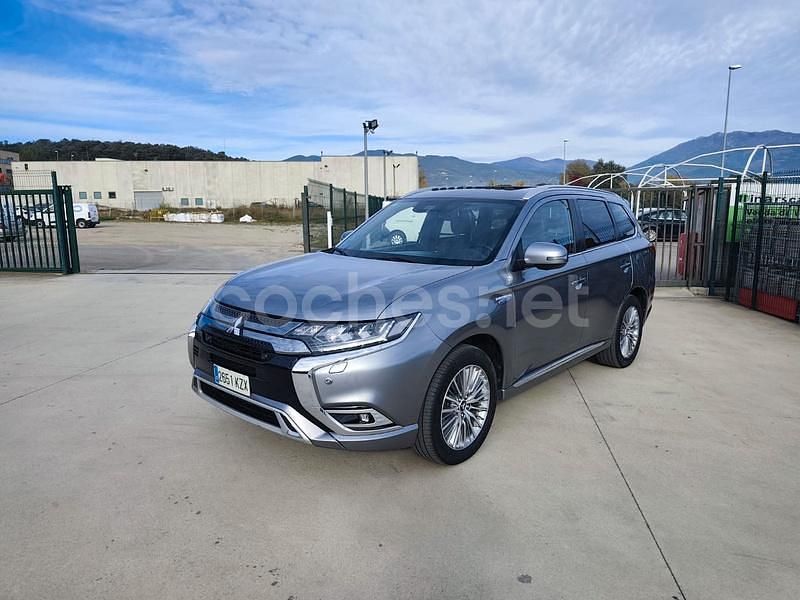 Gris / plata Usado 2019 Mitsubishi Outlander P-HEV Motion SUV | 19.500 € (Un poco caro) - Imagen 1/4