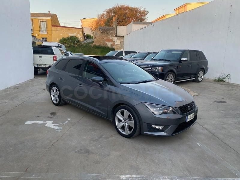Usado Seat Leon FR 150 CV (110 kW) 2015 Gris / plata Familiar