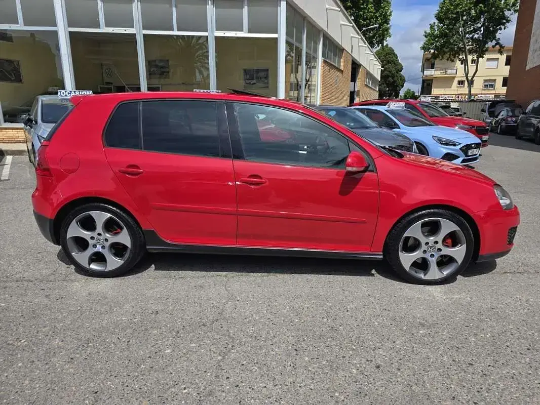 Usado VW Golf V GTI 200 CV (147 kW) 2008 Rojo Utilitario