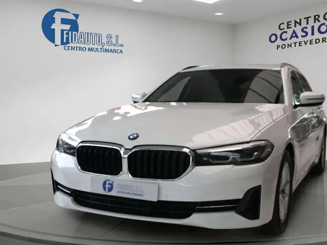 Usado BMW 520 190 CV (139 kW) 2023 Blanco Familiar