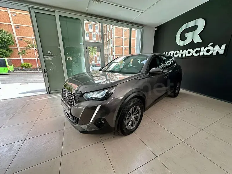 Usado Peugeot 2008 Active 100 CV (73 kW) 2020 Gris / plata SUV