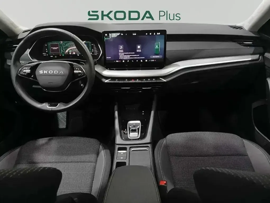 Usado Skoda Octavia Selection 150 CV (110 kW) 2025 Negro Berlina