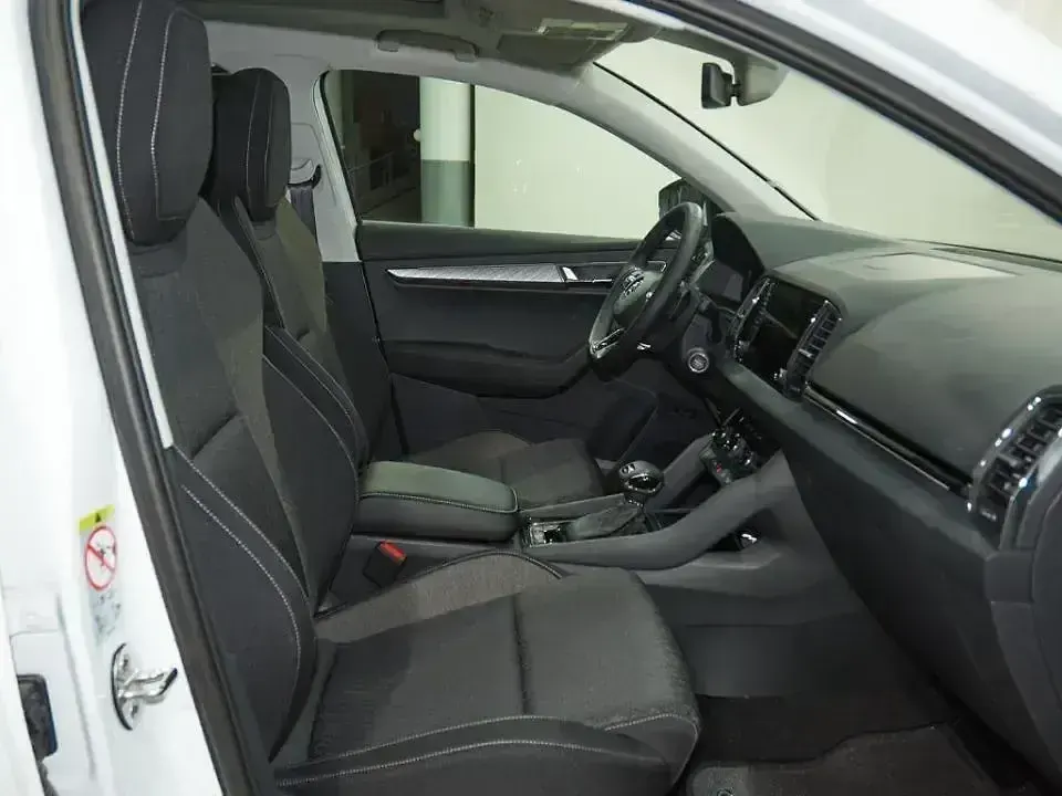Usado Skoda Karoq 150 CV (110 kW) 2024 Blanco SUV