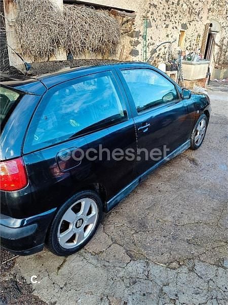 Usado Seat Ibiza Sport 110 CV (80 kW) 2000 Negro Berlina