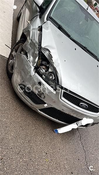 Usado Ford Focus Trend 115 CV (84 kW) 2007 Gris / plata Berlina