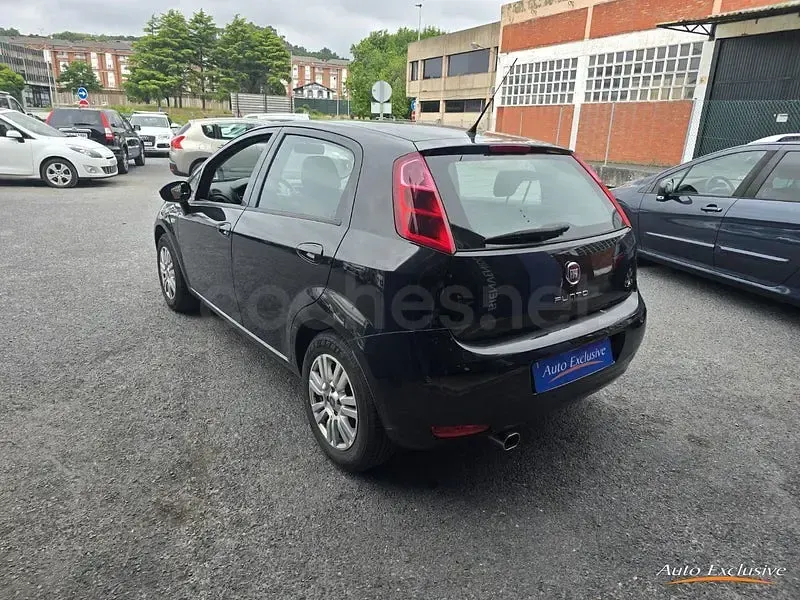 Usado Fiat Punto Pop 69 CV (50 kW) 2016 Negro Utilitario