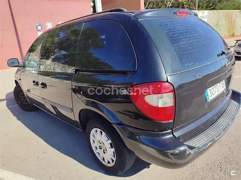 Usado Chrysler Voyager 147 CV (108 kW) 2007 Negro Monovolumen