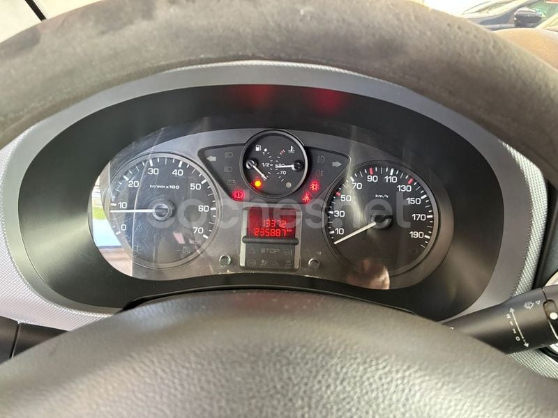 Usado Peugeot Partner Tepee 75 CV (55 kW) 2010 Blanco Monovolumen