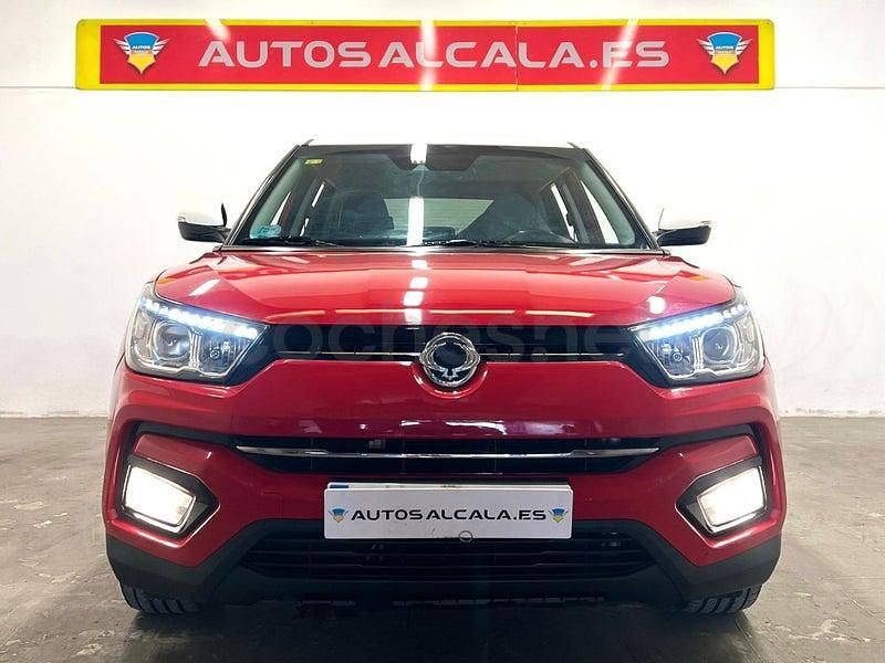 Usado Ssangyong (KGM) Tivoli Limited 128 CV (94 kW) 2017 Rojo SUV
