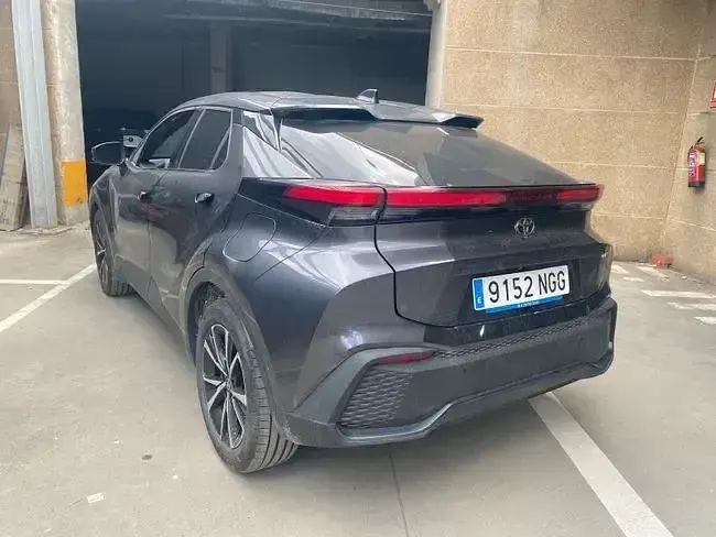 Usado Toyota C-HR Advance 140 CV (102 kW) 2025 Gris SUV