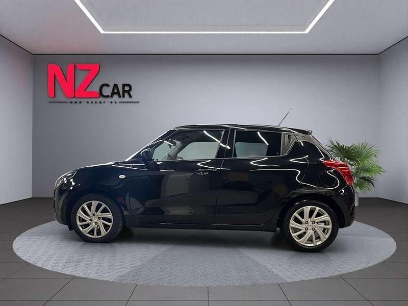 Usado Suzuki Swift 83 CV (61 kW) 2022 Negro Utilitario