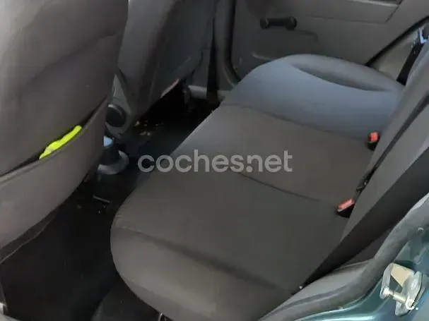 Usado Ford Fusion Trend 80 CV (58 kW) 2003 Verde Utilitario