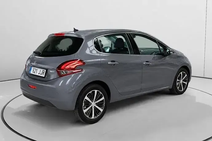 Usado Peugeot 208 Allure 100 CV (73 kW) 2015 Utilitario