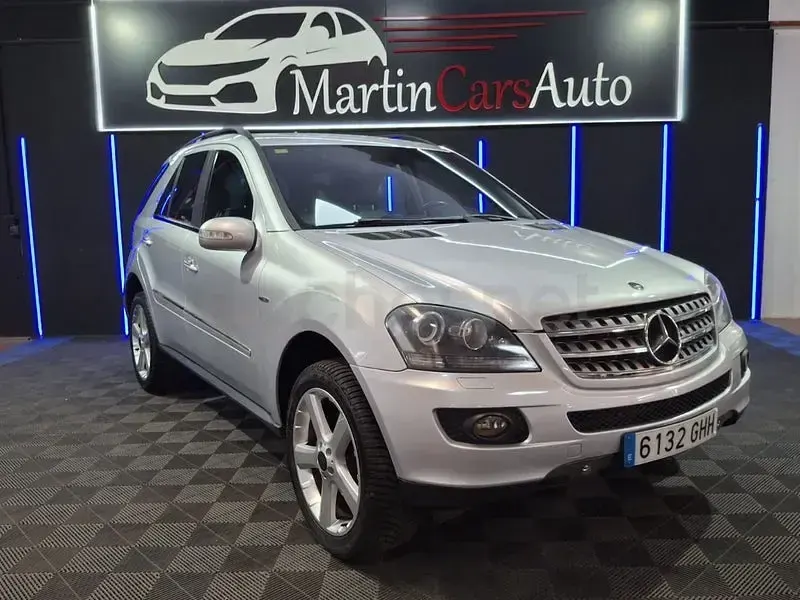Usado Mercedes ML320 AMG Edition 1 224 CV (164 kW) 2008 Gris / plata SUV