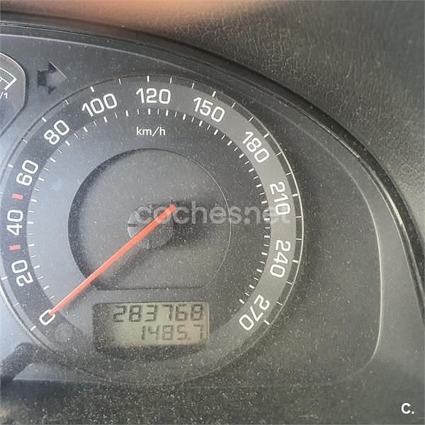 Usado Skoda Superb Elegance 130 CV (95 kW) 2003 Azul Berlina