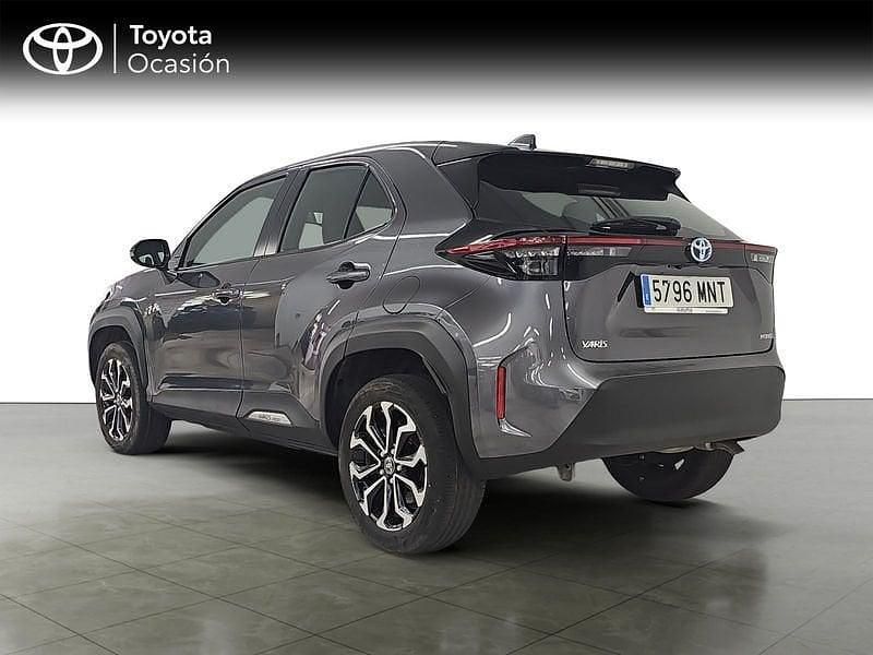 Usado Toyota Yaris Active 116 CV (85 kW) 2024 Gris oscuro Utilitario