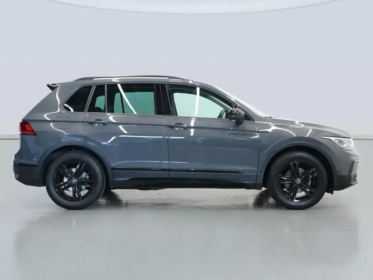 Usado VW Tiguan Sportline 150 CV (110 kW) 2022 Gris SUV