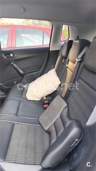 Usado Peugeot 2008 Allure 120 CV (88 kW) 2017 Blanco SUV