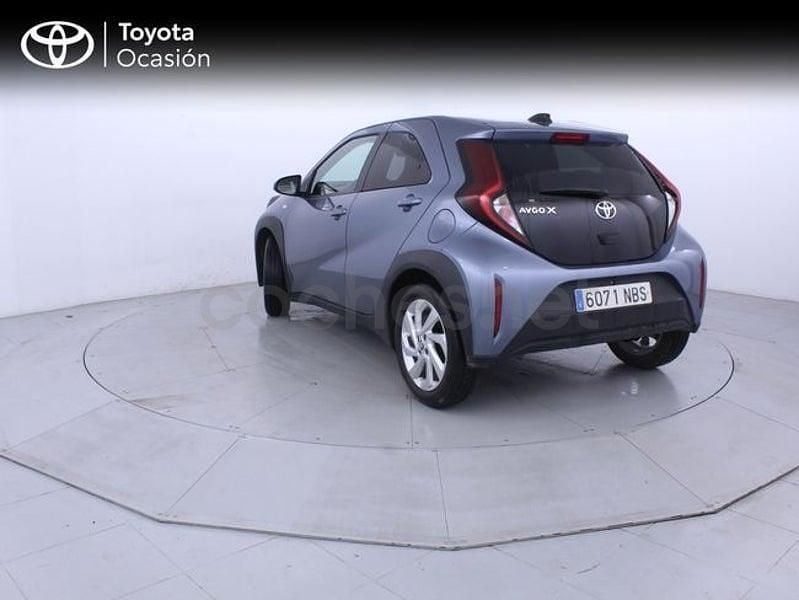Usado Toyota Aygo X Play 72 CV (52 kW) 2025 Gris / plata SUV