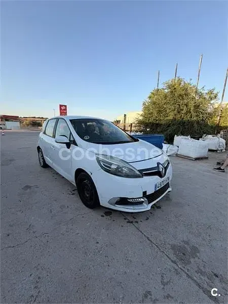Usado Renault Scénic III Expression 95 CV (69 kW) 2013 Blanco Monovolumen