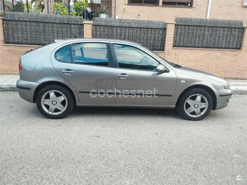 Usado Seat Leon Stella 90 CV (66 kW) 2003 Beige Utilitario