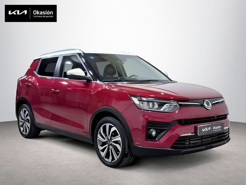 Negro Usado 2021 Ssangyong Tivoli Limited SUV | 16.990 € - Imagen 1/4