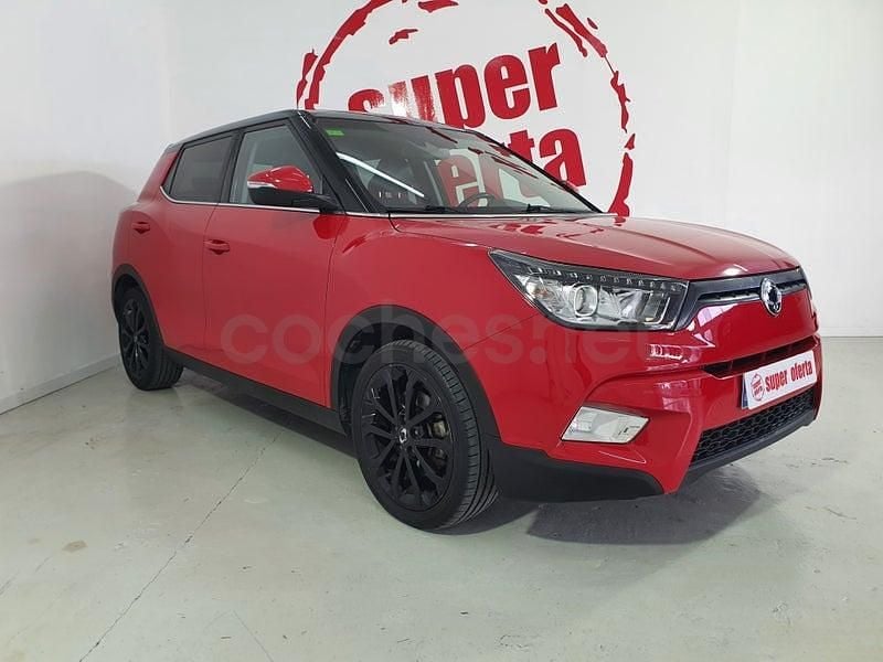 Usado Ssangyong (KGM) Tivoli Limited 115 CV (84 kW) 2017 Rojo SUV