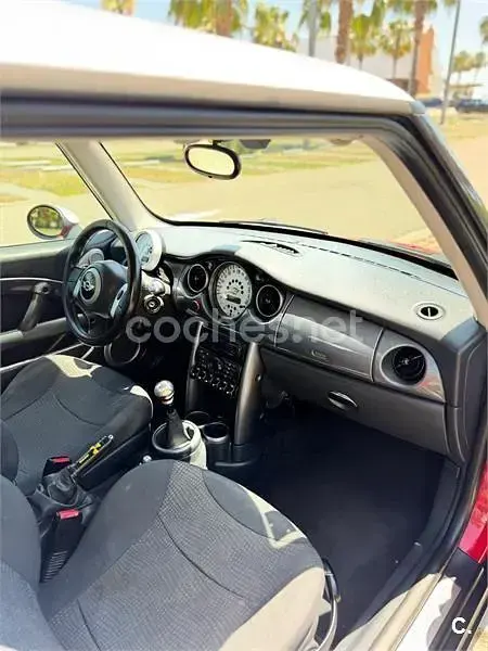 Usado Mini Cooper 115 CV (84 kW) 2004 Rojo Utilitario