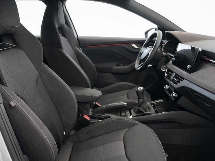 Usado Skoda Scala 115 CV (84 kW) 2025 Gris Utilitario