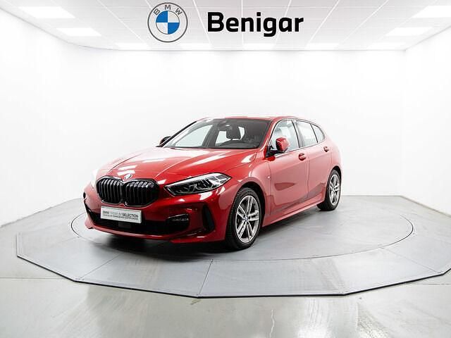 Rojo Usado 2024 BMW 118 Comfort Edition Utilitario | 31.900 € (Precio justo) - Imagen 1/4