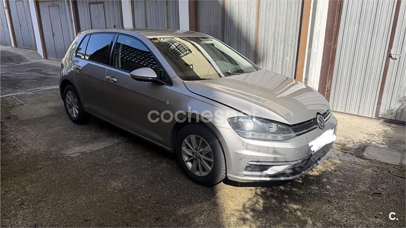 Usado VW Golf VII Advance 115 CV (84 kW) 2019 Gris / plata Berlina