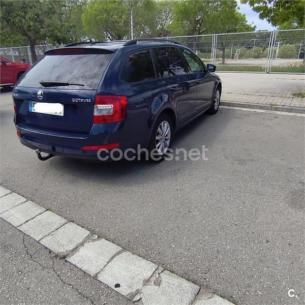 Usado Skoda Octavia Ambition 110 CV (80 kW) 2016 Azul Utilitario