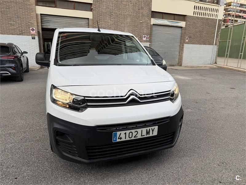 Usado Citroën Berlingo Live 102 CV (75 kW) 2021 Blanco Monovolumen